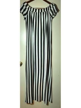 Sweet mag. F/S Black and White Off-Shoulder Striped Maxi Dress L